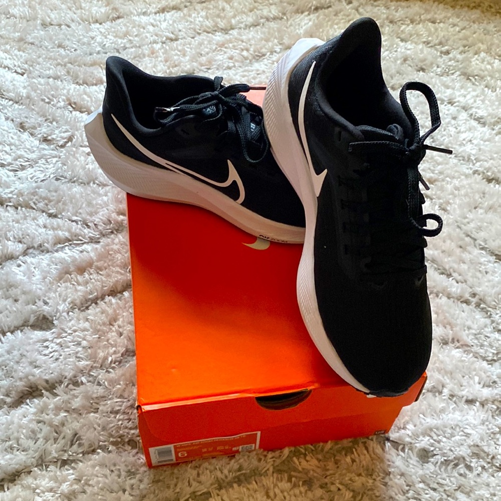 Nike Pegasus 39 Black Size 6 W running shoe